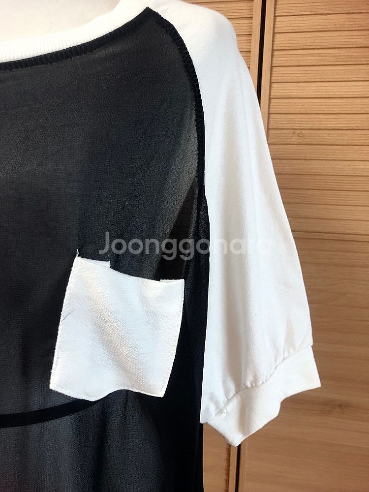 새제품, 화이트 면퍼프소매, 불랙 쉬폰재질, 헬스복,수...--2