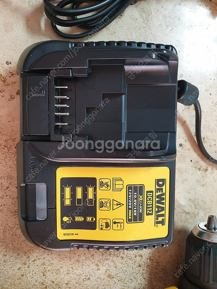 디월트 12v 충전드릴 DCD701 배터리 충전기세트--1