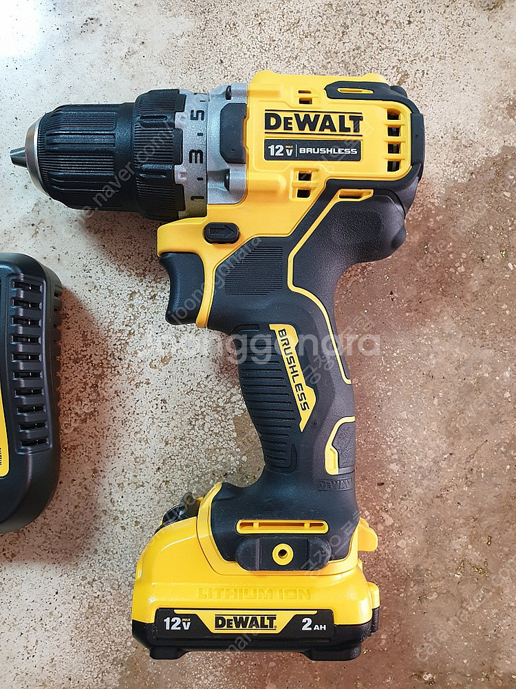 디월트 12v 충전드릴 DCD701 배터리 충전기세트--2