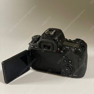 [무료배송]캐논EOS 6D Mark II 육두막 카메라/ 16-35mm 2.8 ll /EF 50mm F1.4 F1.8 렌즈 3종 판매합니다.