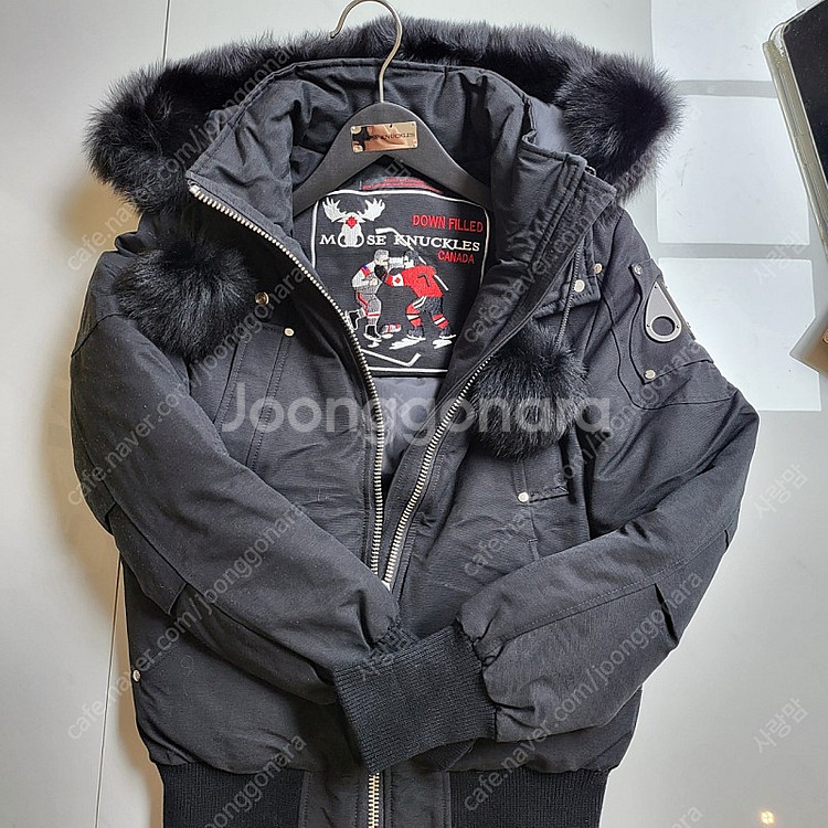 무스너클 패딩 잠바 판매합니다--0