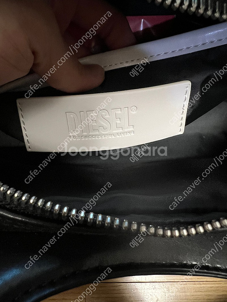 DIESEL 디젤 문백 미디움 블랙 새상품--1
