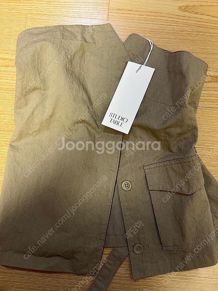 스튜디오테이블 off shoulder cargo top--3