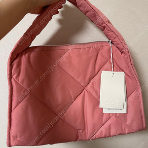 [택포] COS 코스 다이아몬드 퀼팅백 핑크식빵 핑크가방