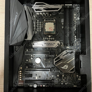 I7 8700K + Z370 막시무스 히어로 X + 지스킬 트던 RGB CL14 8x2 일괄 판매합니다.