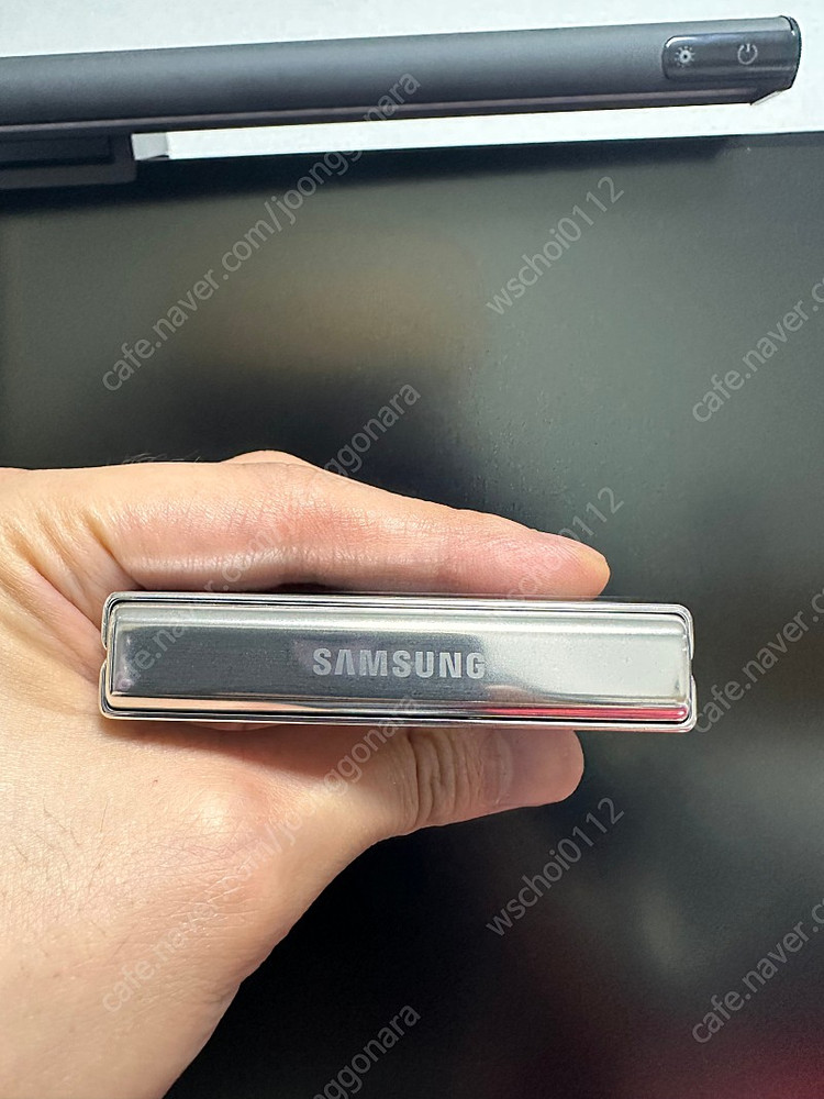 플립5 512g 크림 삼케플 1년 사전예약제품 판매합니다(자급제) 확정기변 3사 및 알뜰폰 사용가능 ﻿--1