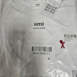 [새상품] Ami Crewneck T-shirt with Ami Heart Embroidery - White