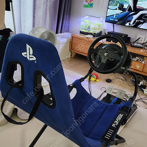 레이싱휠 트러스트마스터 T300rs gt + 플레이시트 챌린지팝니다.