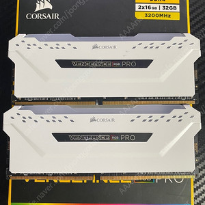 커세어 벤젼스 RGB 프로 화이트 DDR4-3200 32GB(16*2) 판매합니다 택포 12