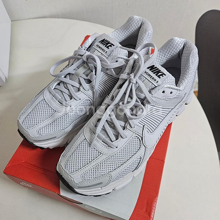 나이키 운동화 줌 보메로5 바스트 그레이 260사이즈--0