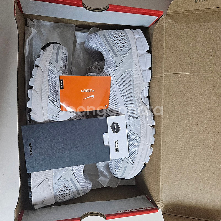 나이키 운동화 줌 보메로5 바스트 그레이 260사이즈--2