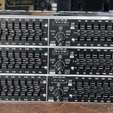 Behringer 2채널 15밴드 이퀄라이저 FBQ1502 팝니다.