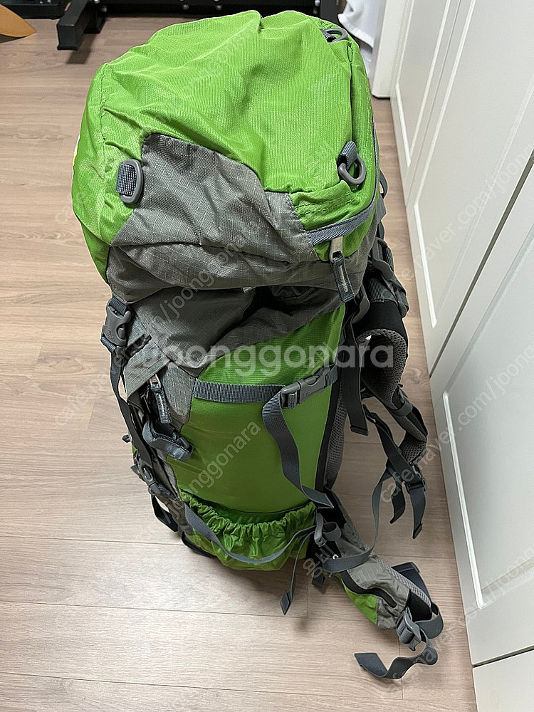 도이터 등산배낭 에어컨택트 35+10 팝니다--1