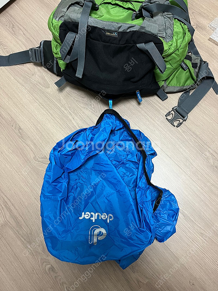 도이터 등산배낭 에어컨택트 35+10 팝니다--4