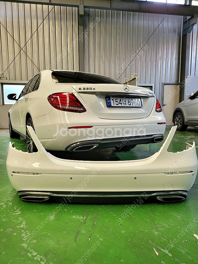 벤츠 W213 E클래스 전기형 뒷범퍼 판매 (대구직거래 및 택배가능)--0