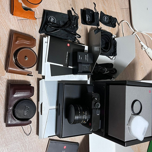 Leica Q2 팝니다. 라이카q2 풀박스 및 케이스