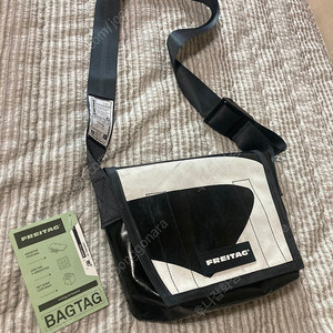 프라이탁 라씨 검흰