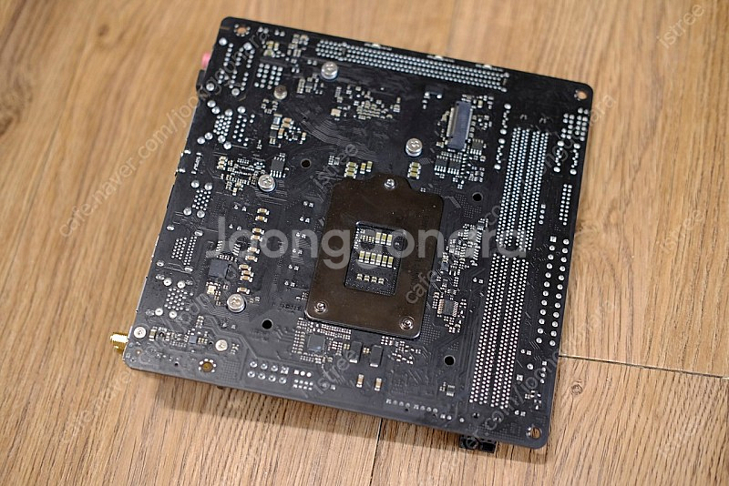 ASRock Z390 Phantom Gaming-ITX...--4