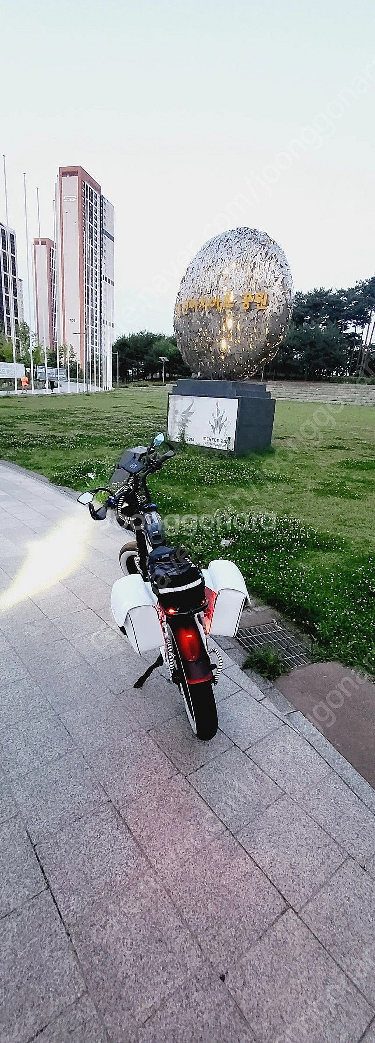 국산 전기자전거 BR3 스크램블러 화이트 에디션--2