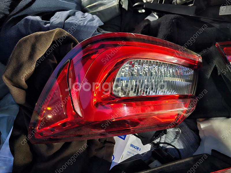 콰트로포르테 후미등 세트 팝니다 16년식 최저가--2