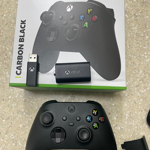 Xbox 무선 컨트롤러. 어댑터 침. 충전식 배터리 3가지일과판매