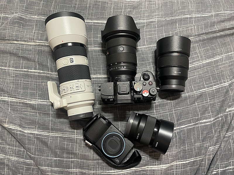 소니 SEL2470GM2, SEL85F18 (여친렌즈) , 피지테크 원모 25L 카메라가방(백팩) 팝니다.--1