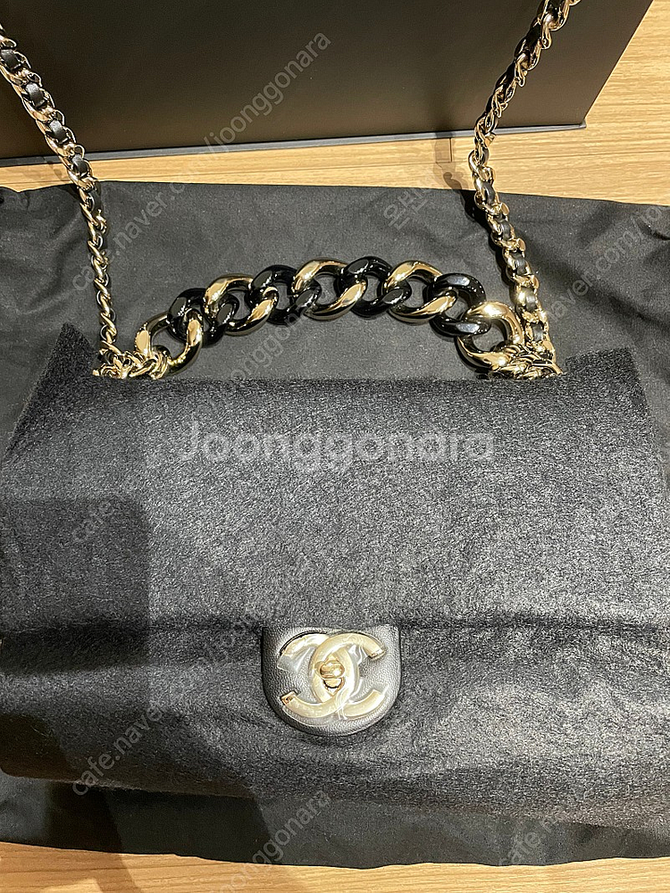 샤넬 클래식 라인 시즌백 팝니다--0