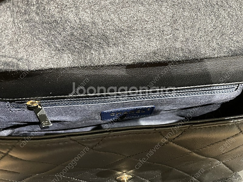 샤넬 클래식 라인 시즌백 팝니다--9