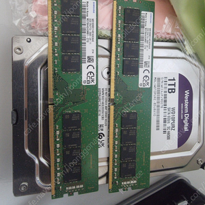 삼성 ddr4 32gb 램 2장 / 웬디 퍼플 1테라 하드 팝니다.