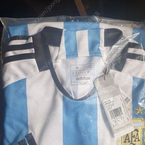 22-23 아르헨티나 월드컵 국가대표 노마킹 2성 M 사이즈 유니폼 판매합니다