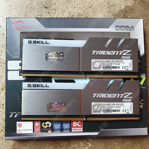 DDR4 3200mhz cl16 8G *2개=16기가 지스킬 트라이던트Z RGB