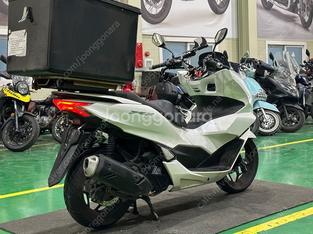 [판매] 혼다 PCX125 2021년식 ABS차량 화이트모델 적당한키로수 판매합니다.--3