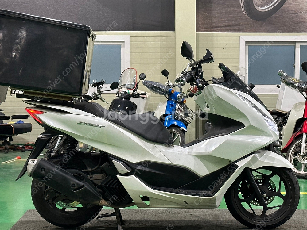 [판매] 혼다 PCX125 2021년식 ABS차량 화이트모델 적당한키로수 판매합니다.--4
