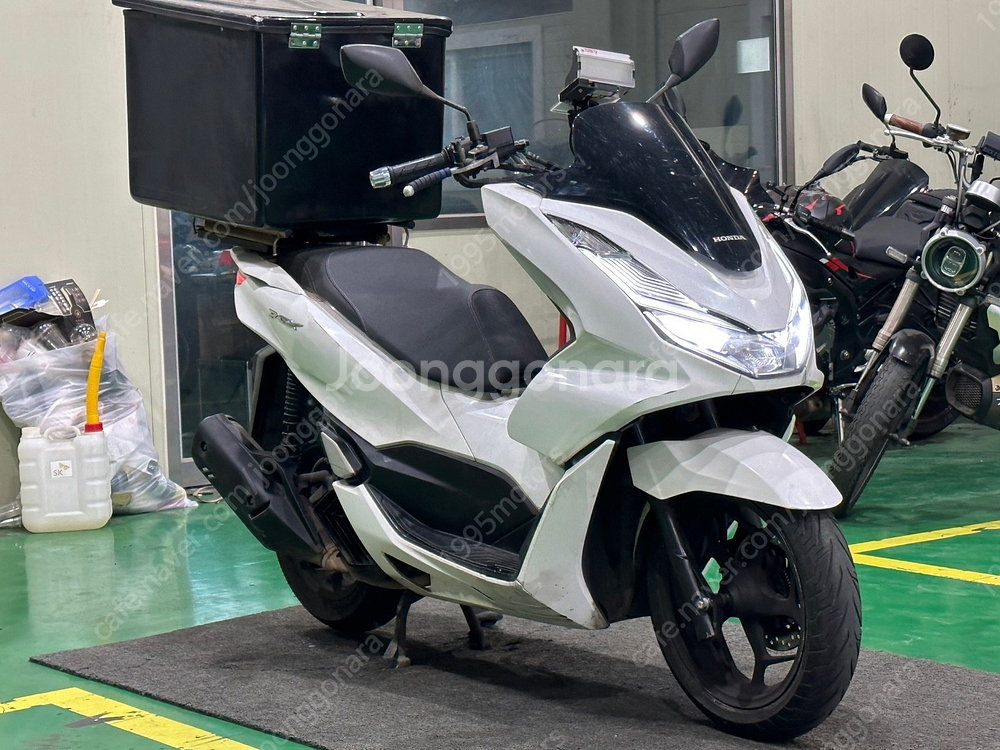 [판매] 혼다 PCX125 2021년식 ABS차량 화이트모델 적당한키로수 판매합니다.--5