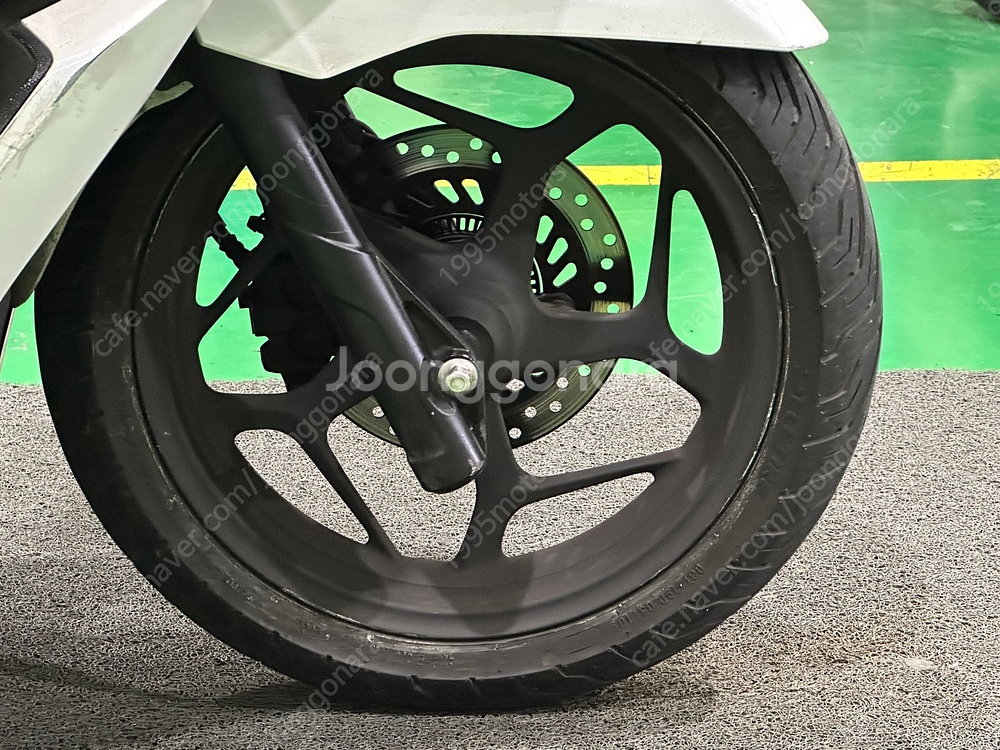 [판매] 혼다 PCX125 2021년식 ABS차량 화이트모델 적당한키로수 판매합니다.--6