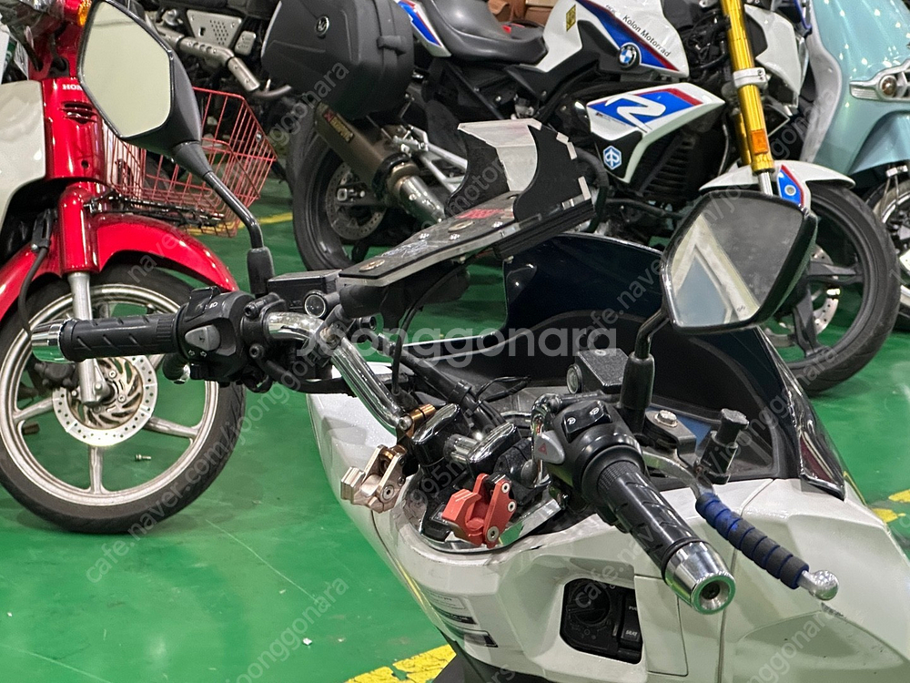 [판매] 혼다 PCX125 2021년식 ABS차량 화이트모델 적당한키로수 판매합니다.--9