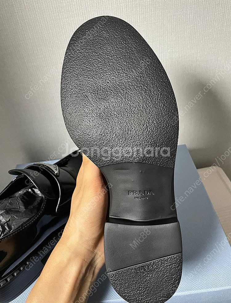 프라다 초콜릿 브러쉬드 로퍼--2