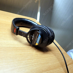 소니 헤드폰 MDR-7506 저렴하게 판매합니다.
