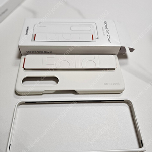 Z폴드4  실리콘 그립 커버(화이트)