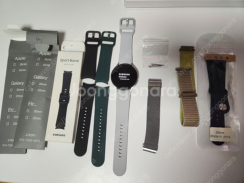 갤럭시워치4 실버 44mm 블루투스 + 스트랩5종 + 세리프tv충전기 풀박스--0