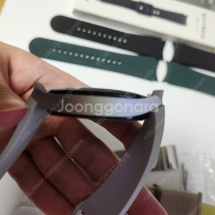 갤럭시워치4 실버 44mm 블루투스 + 스트랩5종 + 세리프tv충전기 풀박스--2