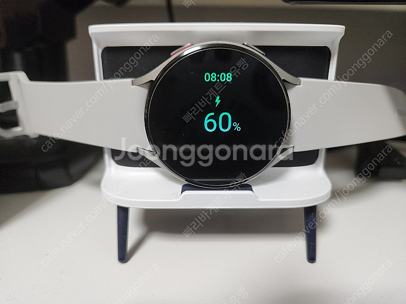 갤럭시워치4 실버 44mm 블루투스 + 스트랩5종 + 세리프tv충전기 풀박스--4