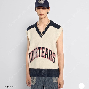 디올 티어스 민소매 스웨터