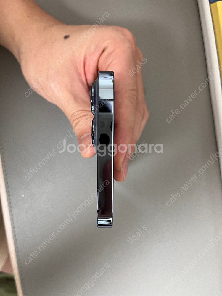 아이폰13 pro max 시에라블루 128g 판매합니다--4