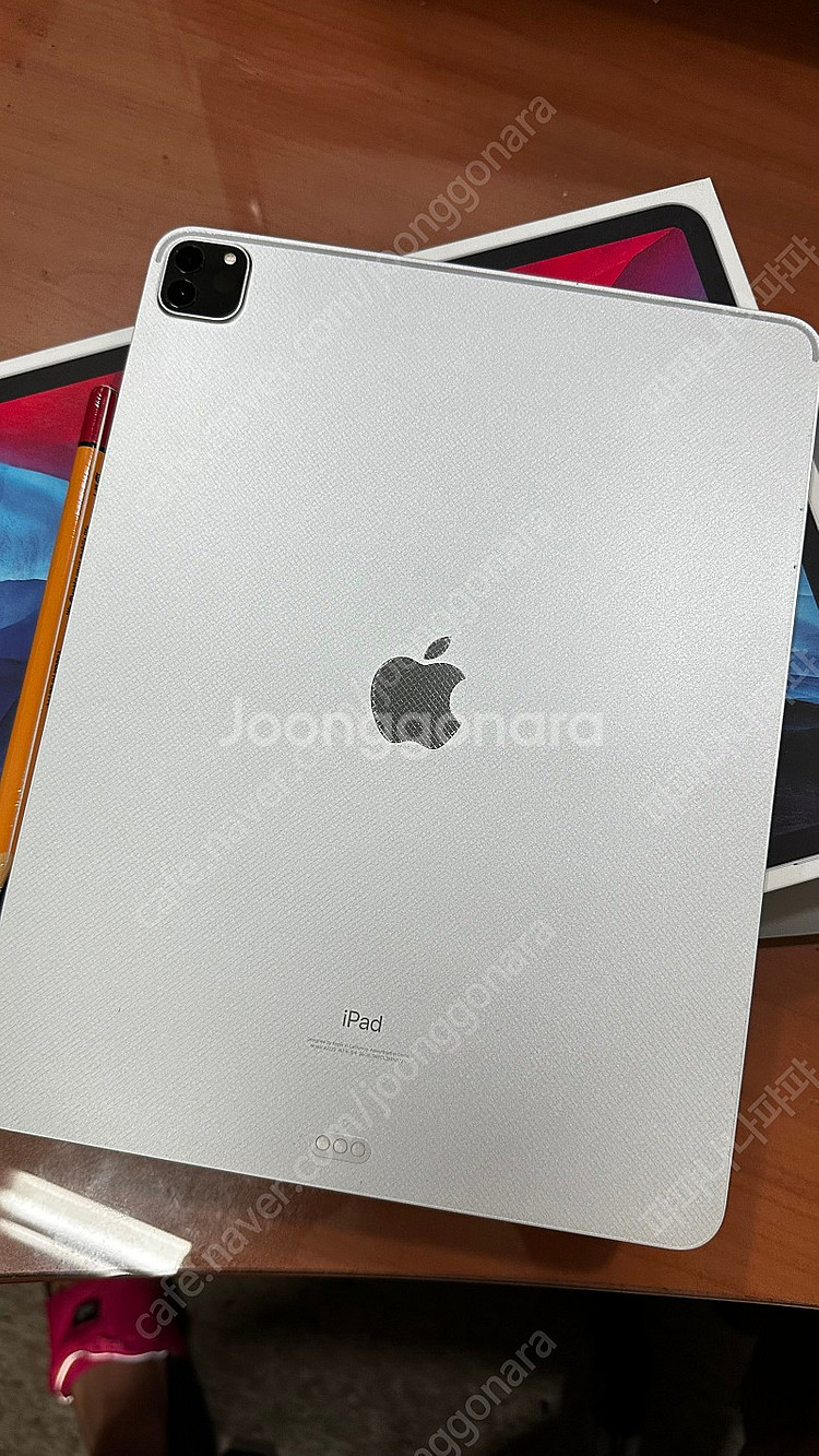 아이패드 프로 4세대 12.9 256GB Wifi + 정품케이스 + 펜슬 + 펜슬보호필름 팔아요!--1