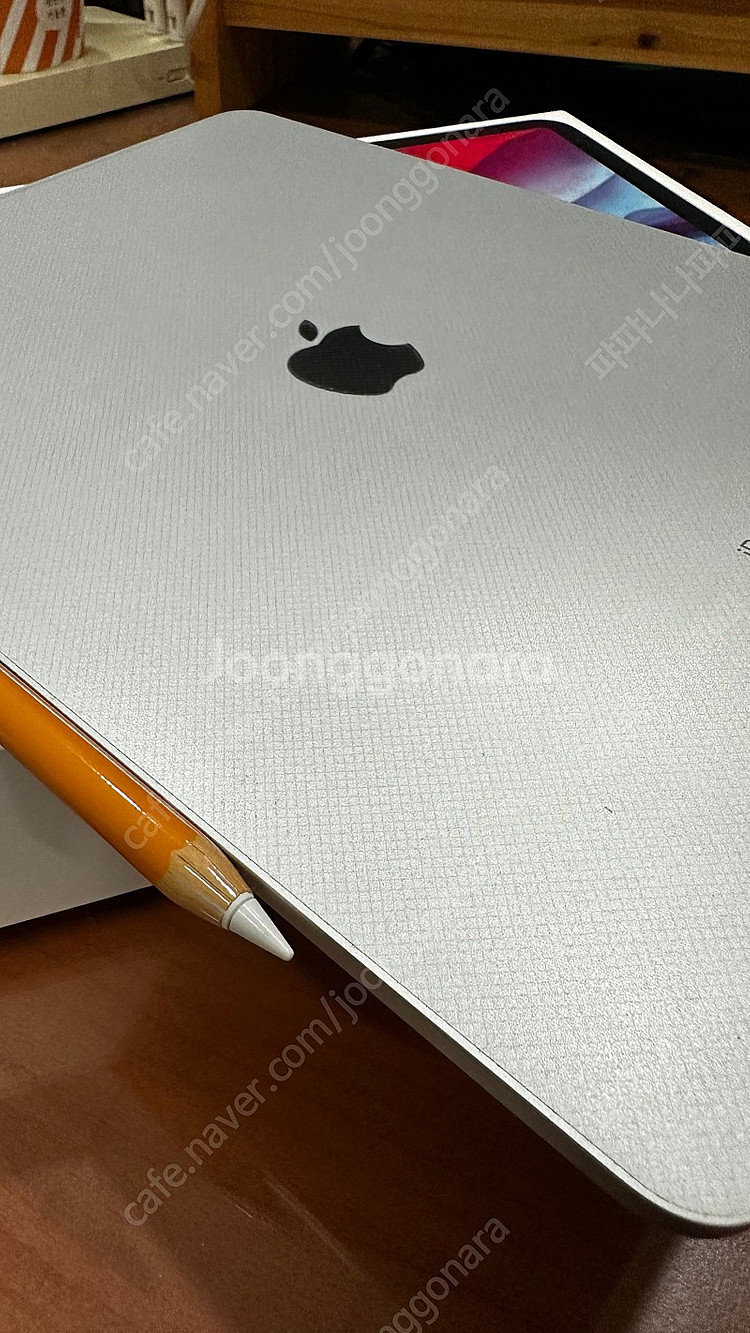 아이패드 프로 4세대 12.9 256GB Wifi + 정품케이스 + 펜슬 + 펜슬보호필름 팔아요!--2