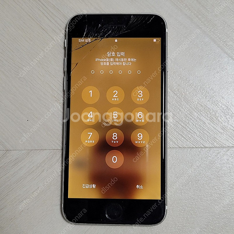 아이폰 SE2 128G 액정파손.기능정상--1
