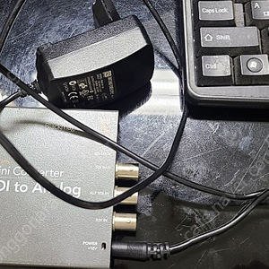 Blackmagic design 구형장비 내놓습니다. ( sdi to analog converter, decklink)