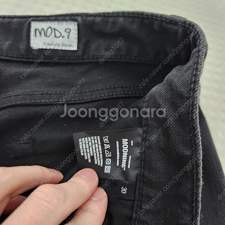 모드나인 Black in Black - MOD4crop--1