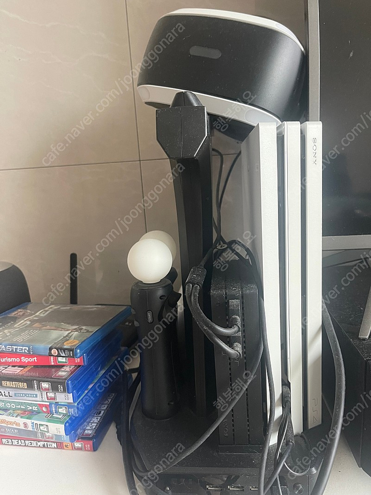 PS4 플스4 프로 1테라, vr세트,슈팅컨트롤 등 모든구성품 판매합니다 이미지